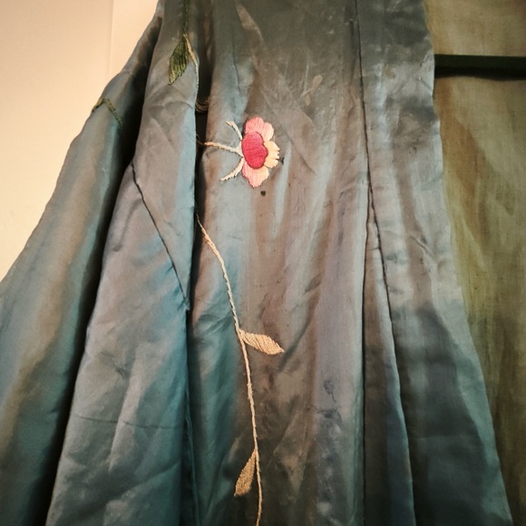 Antique Japanese Silk Embroidered Kimono C. 1930s, Art Deco Handmade Embroidery - Picture 4 of 10